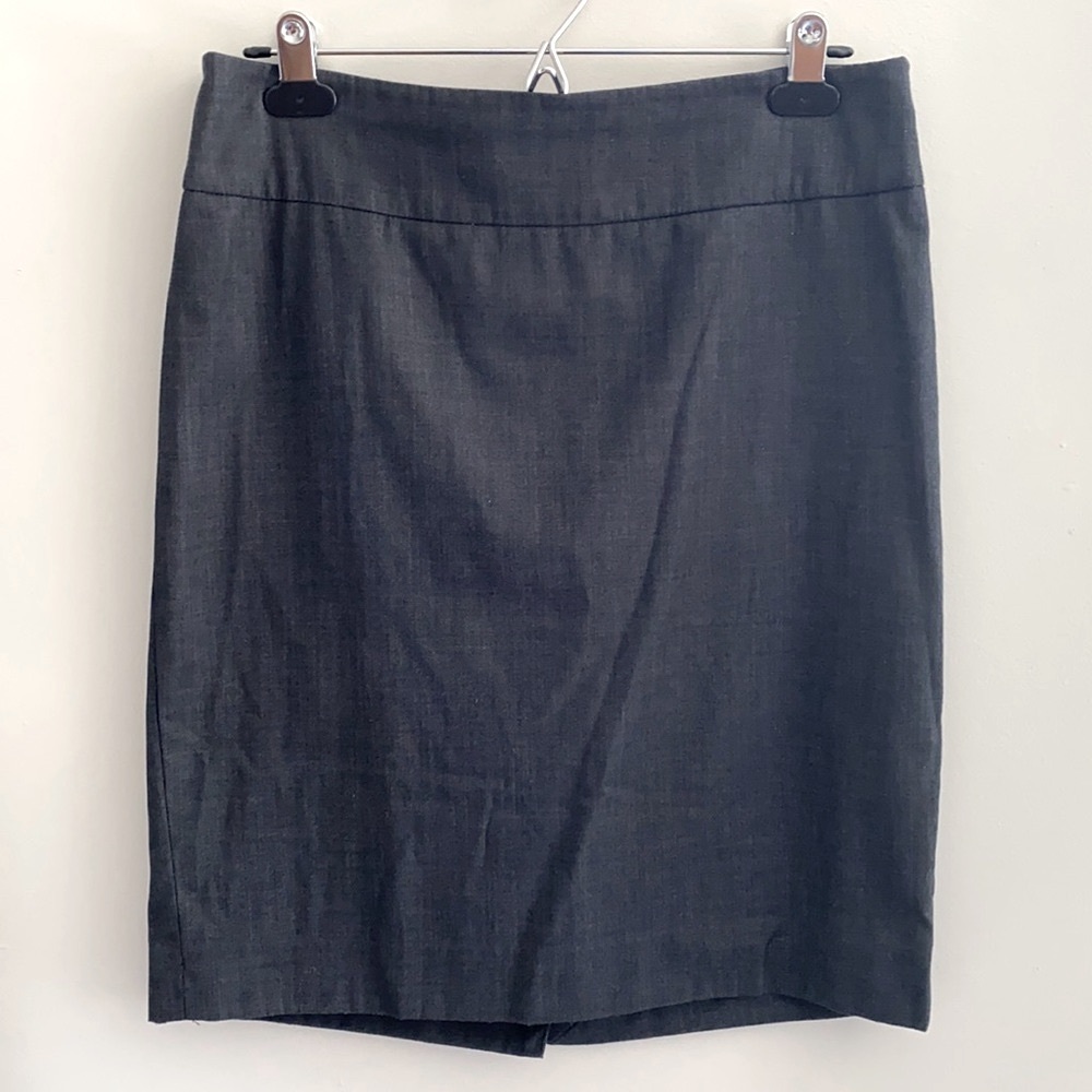The Limited Collection Pencil Skirt / Size 6